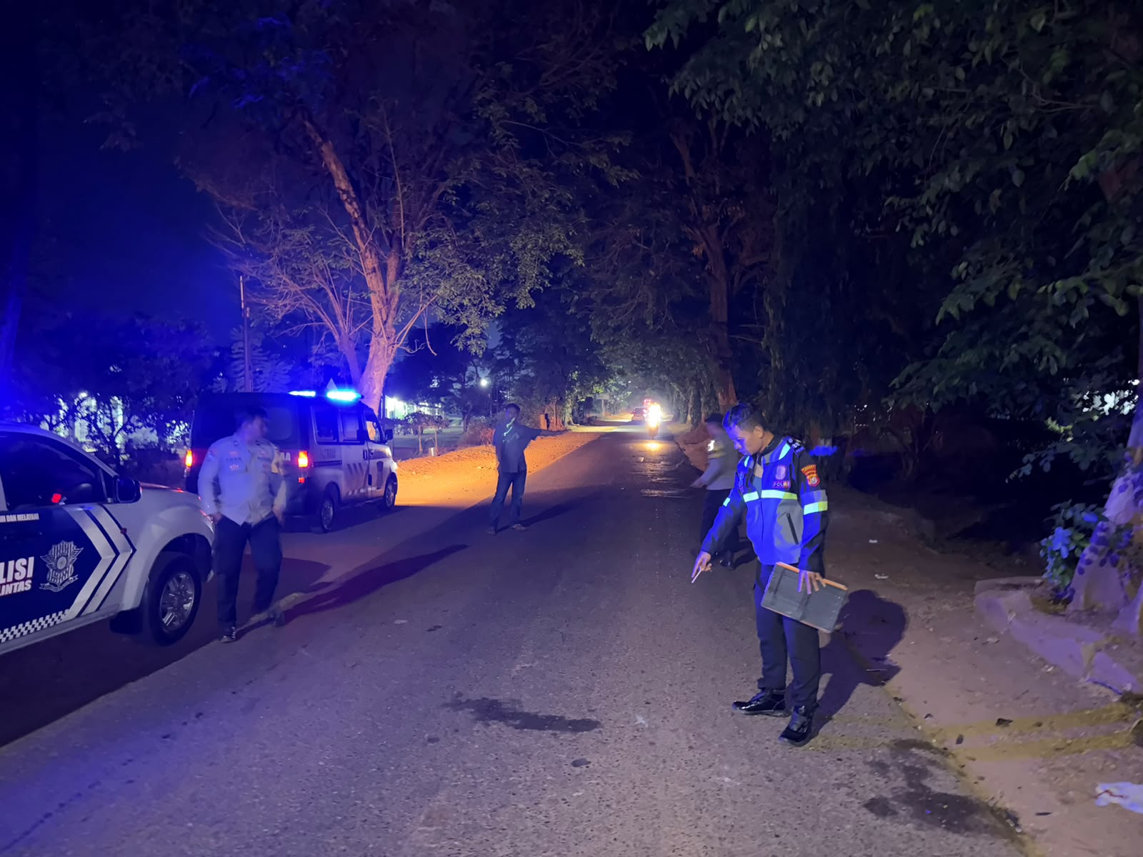 Diduga Hendak Salip Mobil, 2 Motor Terlibat Tabrakan di Kolaka Diduga Hendak Salip Mobil, 2 Motor Terlibat Tabrakan di Kolaka
