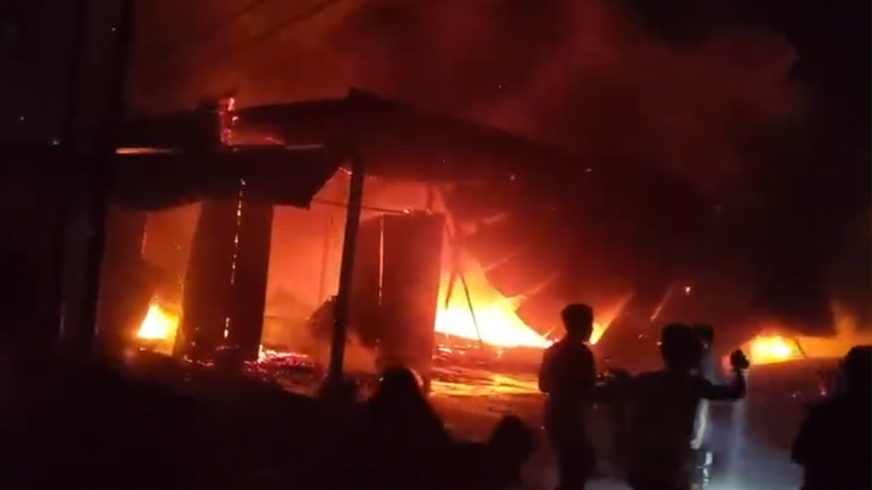 Kebakaran Hanguskan Kios, Bengkel Motor dan Ruko di Konda Konsel Kebakaran Hanguskan Kios, Bengkel Motor dan Ruko di Konda Konsel