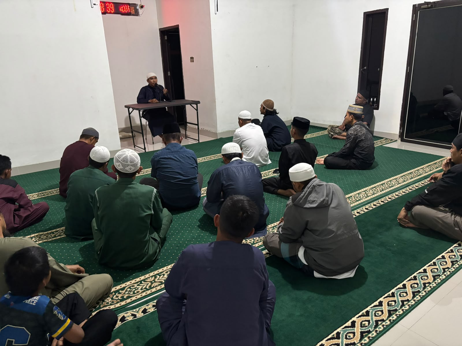 Polres Koltim Gelar Kajian Rutin Bersama Warga di Masjid Al-Qodri Polres Koltim Gelar Kajian Rutin Bersama Warga di Masjid Al-Qodri