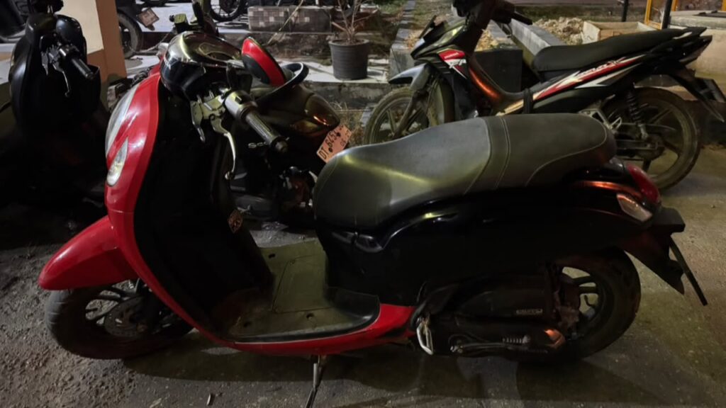 Barang bukti yang dicuri oleh pelaku pencurian motor berinisial FA (18) dan PA (19) saat diamankan Satreskrim Polresta Kendari.