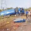 Sopir Diduga Mengantuk, Truk Tangki Bermuatan 15.000 Liter Solar Terguling di Bombana