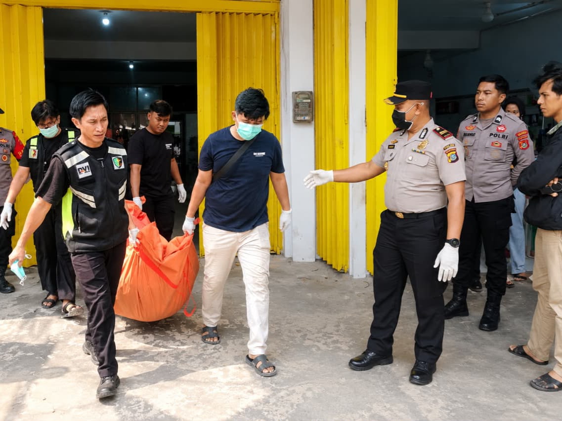 Pria 48 Tahun di Kendari Ditemukan Tewas Menghitam dan Mengeluarkan Bau Tak Sedap Pria 48 Tahun di Kendari Ditemukan Tewas Menghitam dan Mengeluarkan Bau Tak Sedap