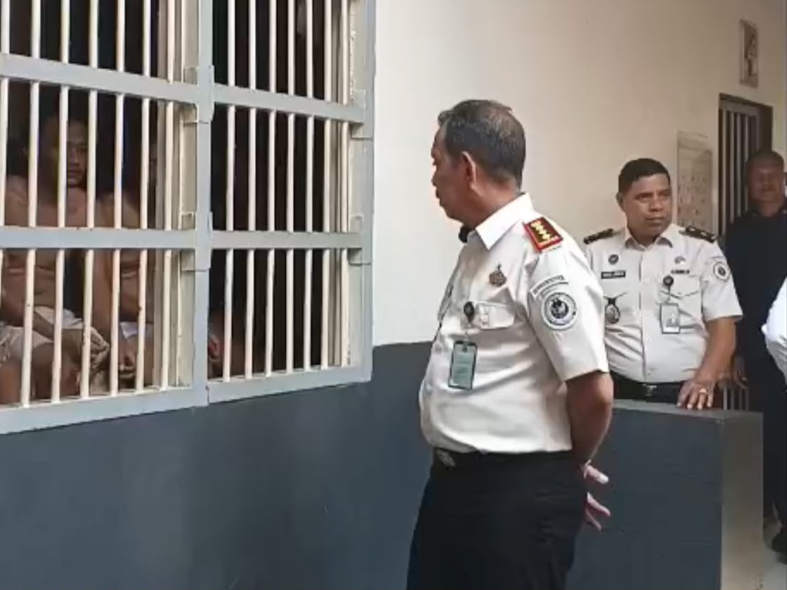 Sidak Blok Hunian, Lapas Kendari Pastikan Tidak Ada Kamar Istimewa bagi Warga Binaan Sidak Blok Hunian, Lapas Kendari Pastikan Tidak Ada Kamar Istimewa bagi Warga Binaan