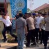 Demo di Mapolres Kolaka Berakhir Ricuh, Massa Aksi dan Polisi Bersitegang
