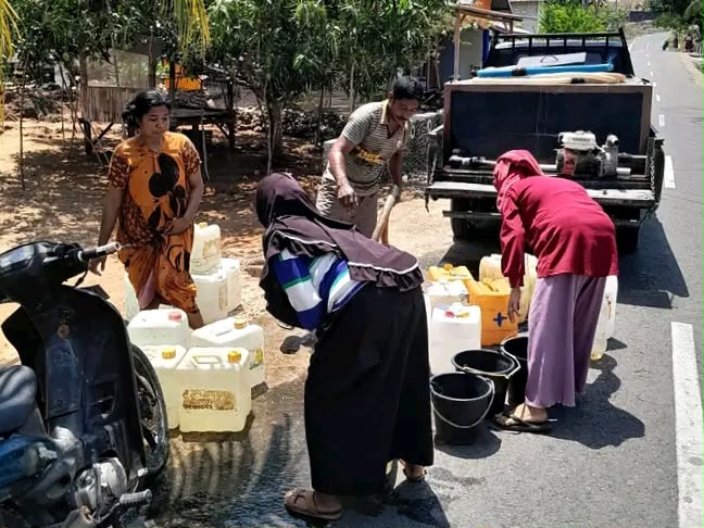 PAM Tak Lancar, Warga Patua Wakatobi Kesulitan Dapat Air Bersih PAM Tak Lancar, Warga Patua Wakatobi Kesulitan Dapat Air Bersih