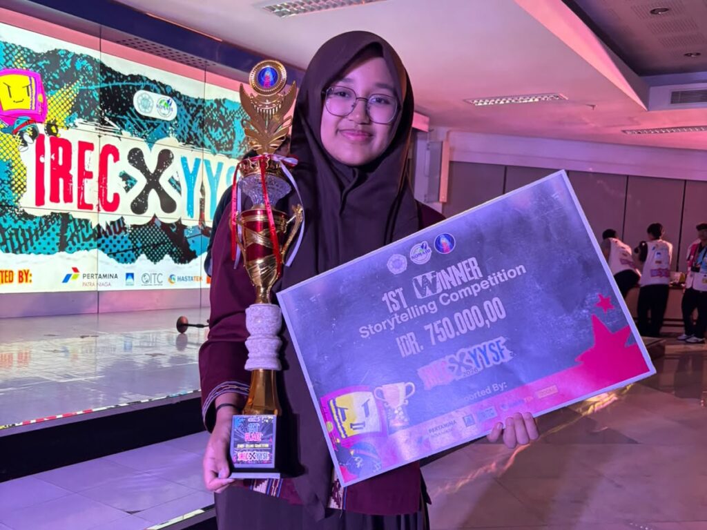 Felicita Amera Syafeqa Pidani berhasil meraih peringkat pertama pada kategori Storytelling dalam ajang International Relations English Competition (IREC) yang diselenggarakan oleh Universitas Gadjah Mada (UGM) Yogyakarta.