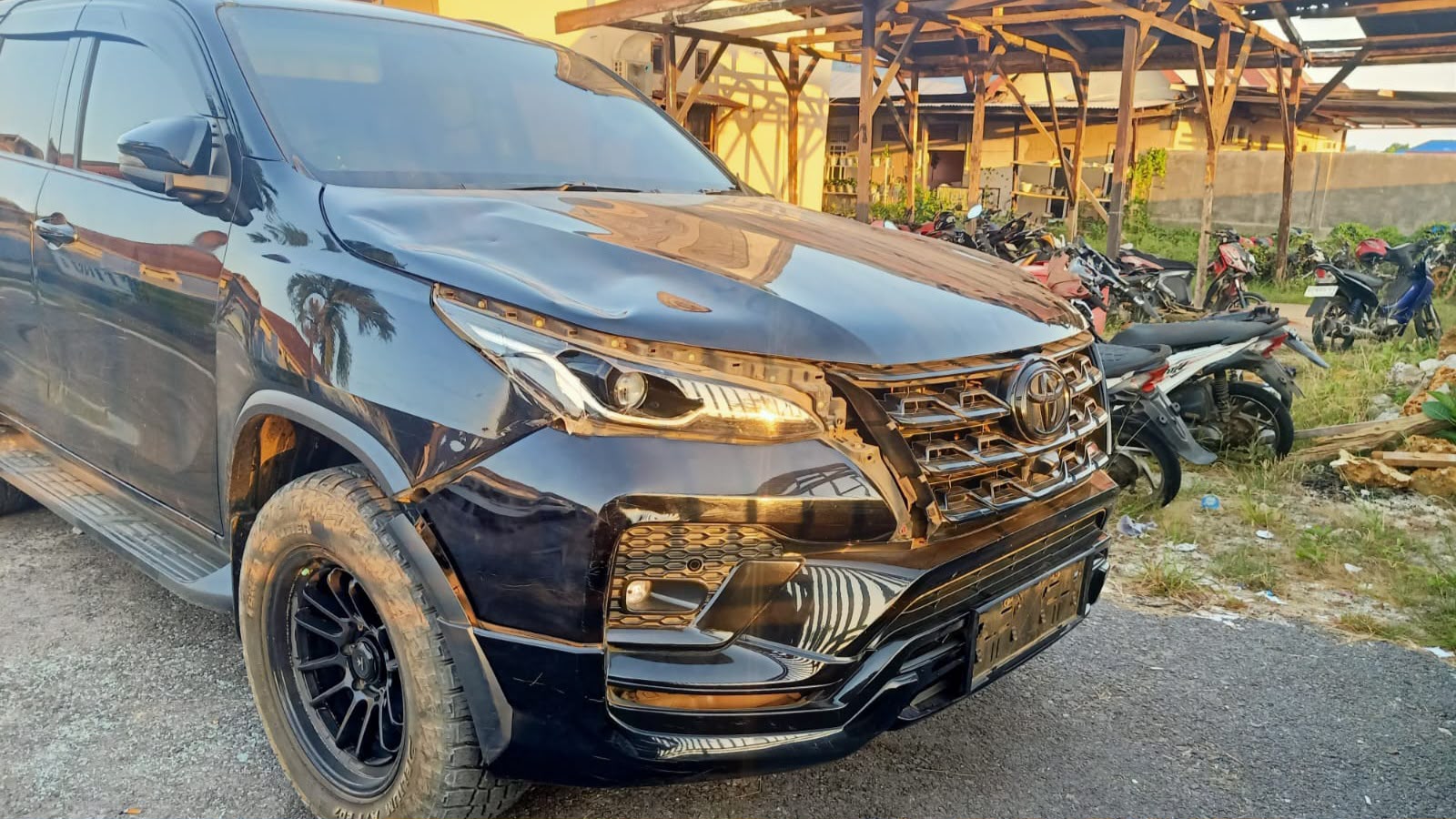 Pengemudi Fortuner yang Diduga Tabrak Lansia hingga Meninggal di Muna Serahkan Diri Pengemudi Fortuner yang Diduga Tabrak Lansia hingga Meninggal di Muna Serahkan Diri