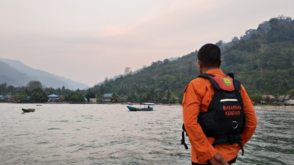 Operasi terakhir Tim Search and Rescue (SAR) sebelum menutup pencarian nelayan hilang bernama Ayudin (42) yang diduga terjatuh ke laut saat memancing di perairan Torombia, Kecamatan Kulisusu Utara, Kabupaten Buton Utara (Butur), Sulawesi Tenggara (Sultra).