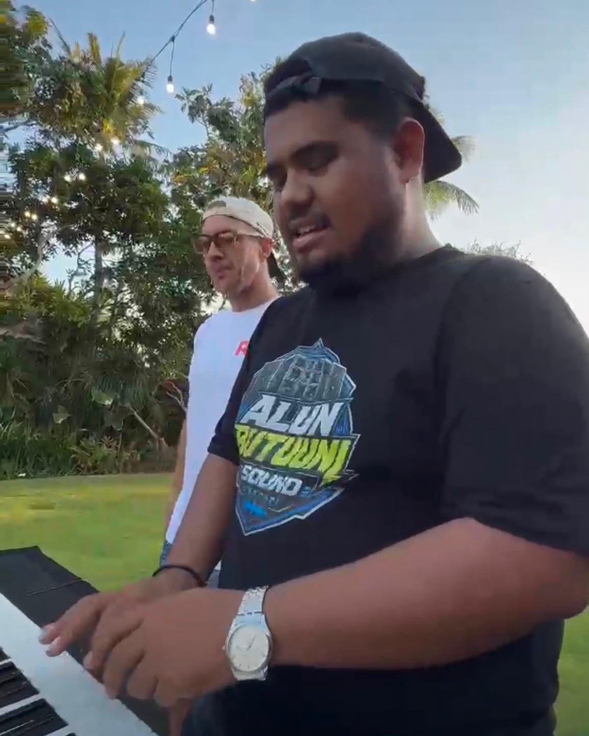 Keyboardis Muna Dilirik DJ Diplo Tampil di Bali, Bawakan Musik Elekton Khas Pengiring Lulo Keyboardis Muna Dilirik DJ Diplo Tampil di Bali, Bawakan Musik Elekton Khas Pengiring Lulo