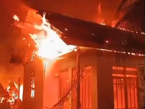 Dua rumah terbakar di Kelurahan Laompo, Kecamatan Batauga, Kabupaten Buton Selatan (Busel), usai dilahap api.