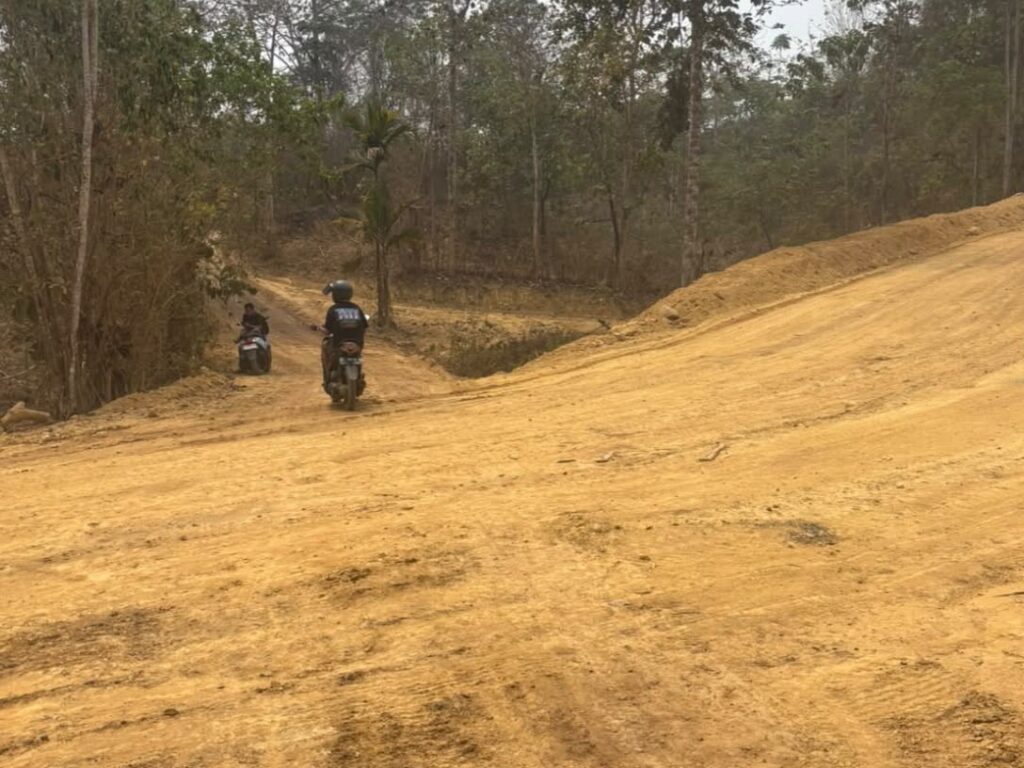 Akses jalan usaha tani di Kabupaten Konawe Selatan (Konsel) yang digunakan PT Generasi Agung Perkasa (GAP) untuk akses jalan hauling.