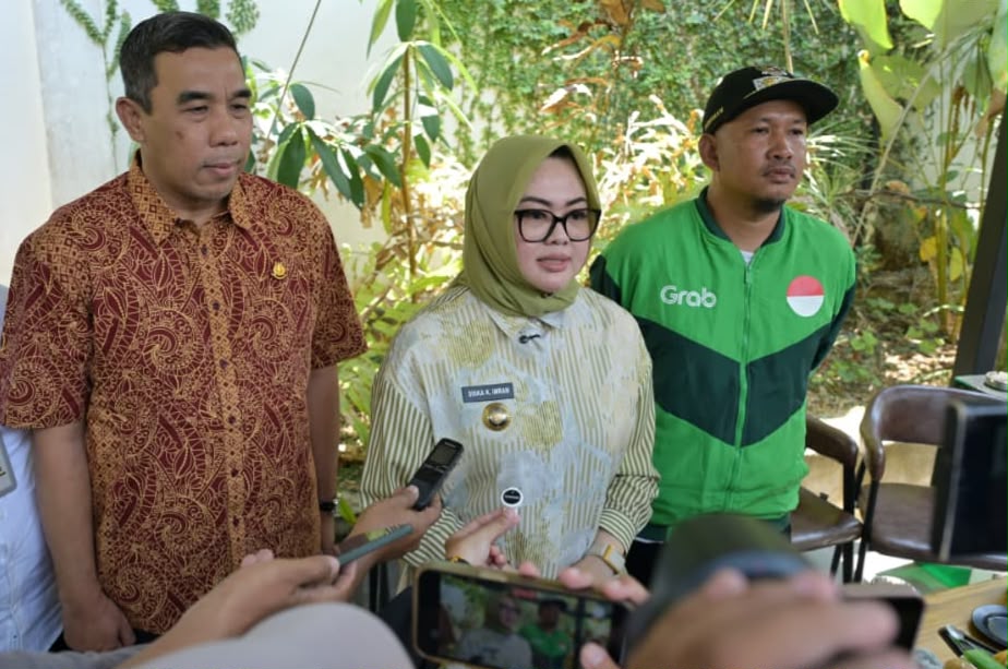 Wali Kota Kendari Ancam Tutup SPBU yang Terbukti Terlibat Penimbunan BBM Wali Kota Kendari Ancam Tutup SPBU yang Terbukti Terlibat Penimbunan BBM