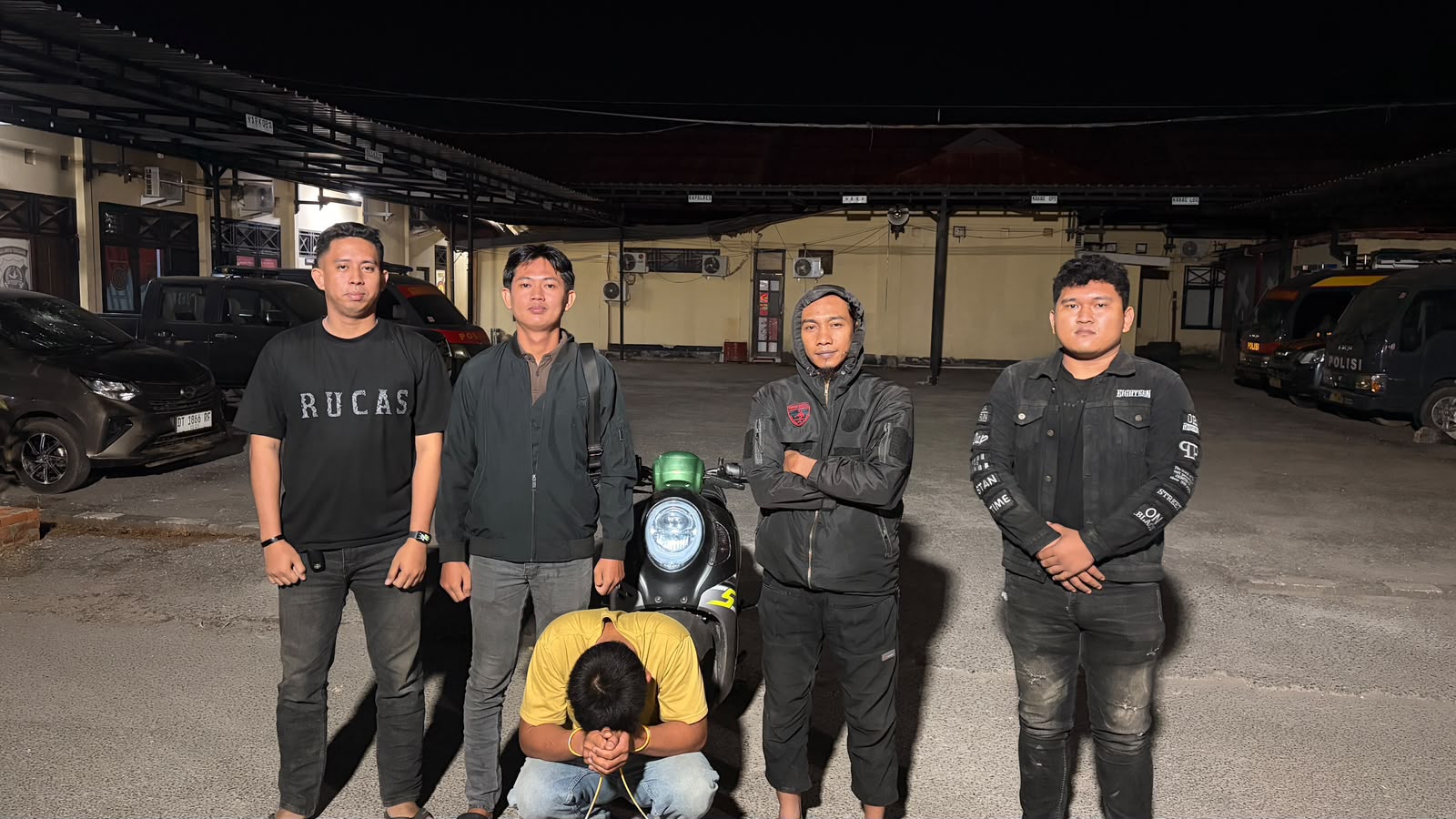 Pria Konawe Terekam CCTV Curi Motor Terparkir di Toko, Pelaku Ditangkap Pria Konawe Terekam CCTV Curi Motor Terparkir di Toko, Pelaku Ditangkap