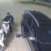 CCTV Rekam Aksi Pria di Kendari Curi Sepeda Motor Depan Ruko