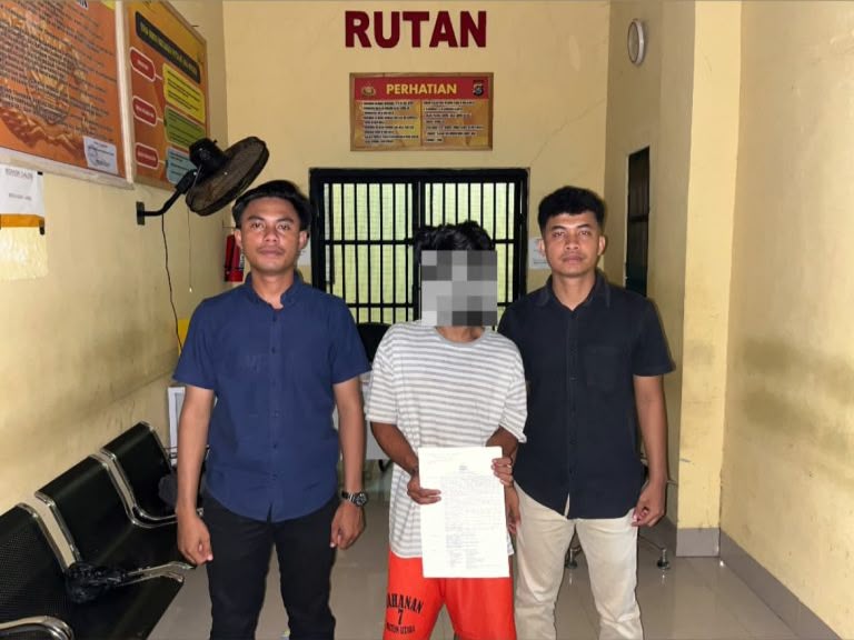 Pria 22 Tahun Ditahan atas Dugaan Pengeroyokan di Butur Pria 22 Tahun Ditahan atas Dugaan Pengeroyokan di Butur