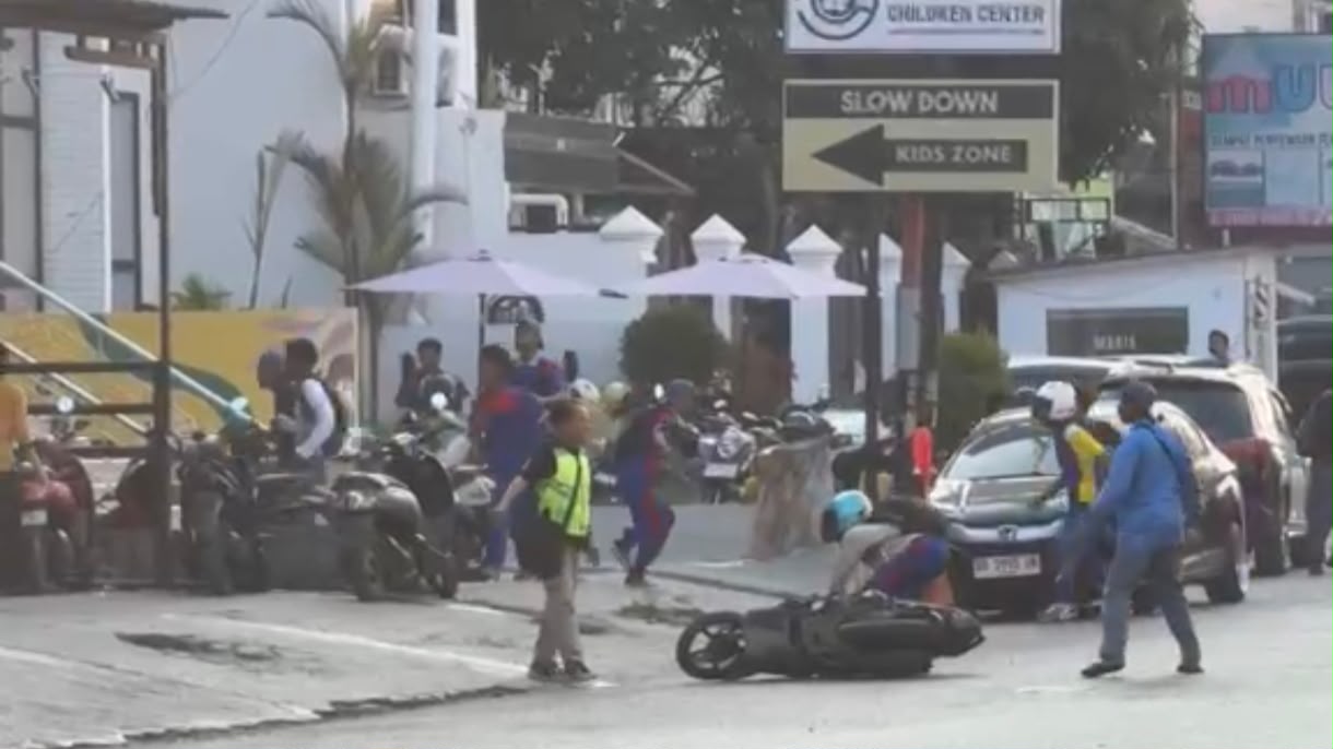 Sekelompok Pelajar di Kendari Diduga Keroyok Siswa, 1 Pelaku Diamankan Warga Sekelompok Pelajar di Kendari Diduga Keroyok Siswa, 1 Pelaku Diamankan Warga