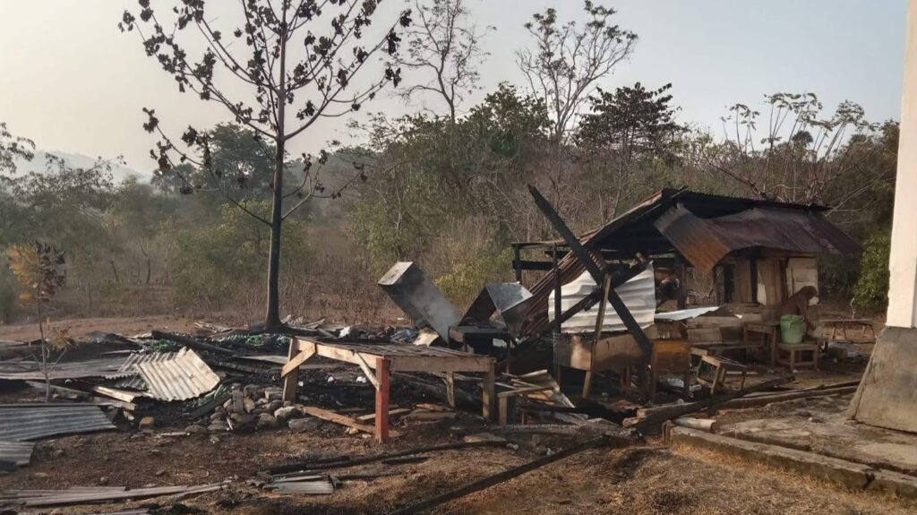 Kondisi kantin di SMKN 4 Bombana, Desa Baliara, Kecamatan Kabaena Barat, Kabupaten Bombana, Sulawesi Tenggara (Sultra), pasca-terbakar.