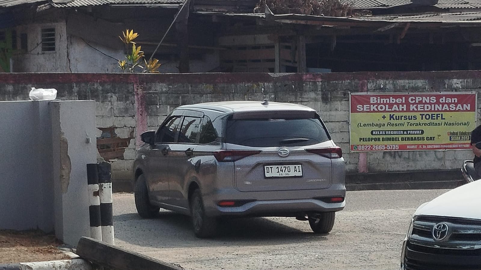Pengemudi Mobil yang Diduga Tak Bayar BBM di SPBU Wulele Kendari Akhirnya Melunasi Pembayaran Pengemudi Mobil yang Diduga Tak Bayar BBM di SPBU Wulele Kendari Akhirnya Melunasi Pembayaran