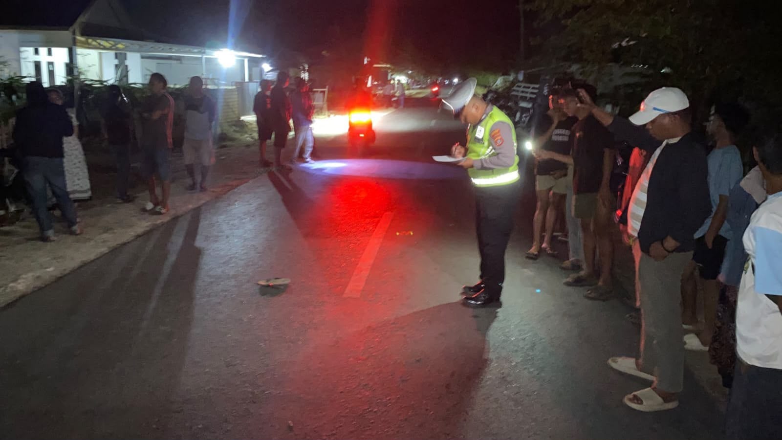 Diduga Jadi Korban Tabrak Lari Mobil, Lansia di Muna Meninggal Seketika Diduga Jadi Korban Tabrak Lari Mobil, Lansia di Muna Meninggal Seketika