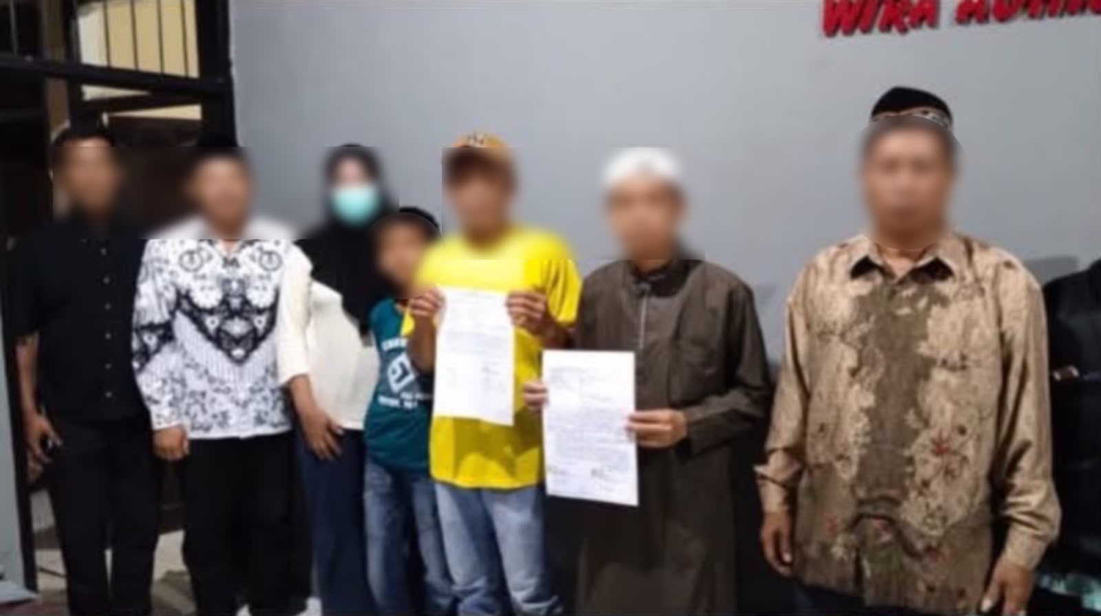 Orang Tua Polisikan Guru SD di Konsel Usai Diduga Aniaya Anaknya, Berujung Disanksi Adat Orang Tua Polisikan Guru SD di Konsel Usai Diduga Aniaya Anaknya, Berujung Disanksi Adat