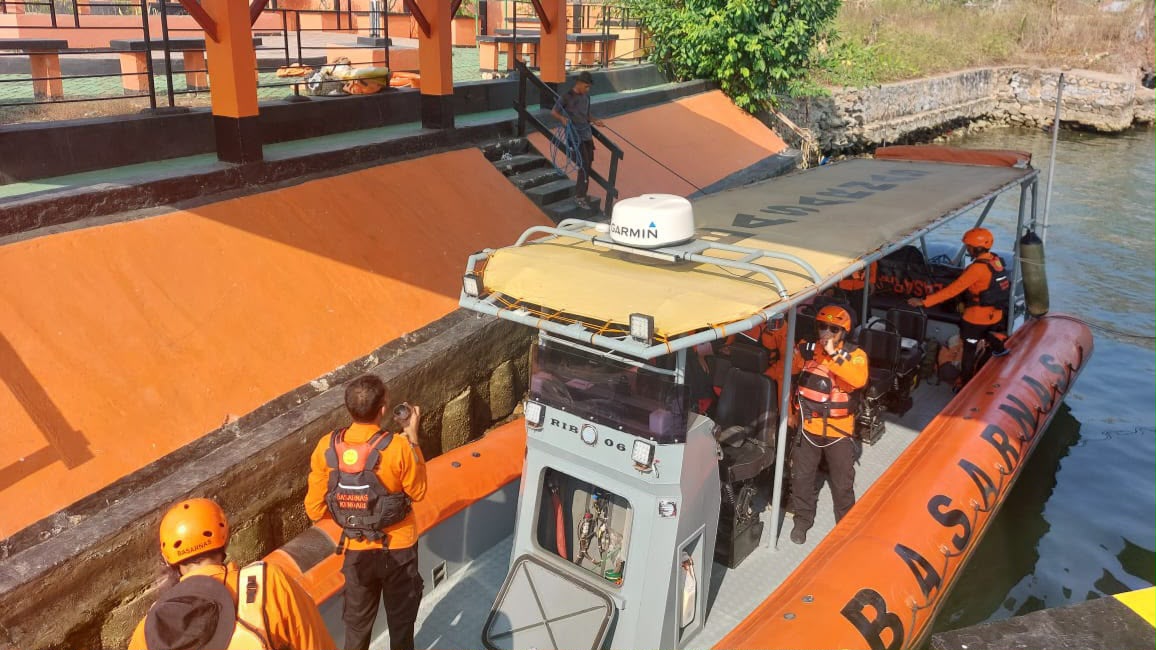 Nelayan Butur Diduga Jatuh ke Laut saat Mancing, Perahunya Ditemukan Tanpa Pemilik Nelayan Butur Diduga Jatuh ke Laut saat Mancing, Perahunya Ditemukan Tanpa Pemilik