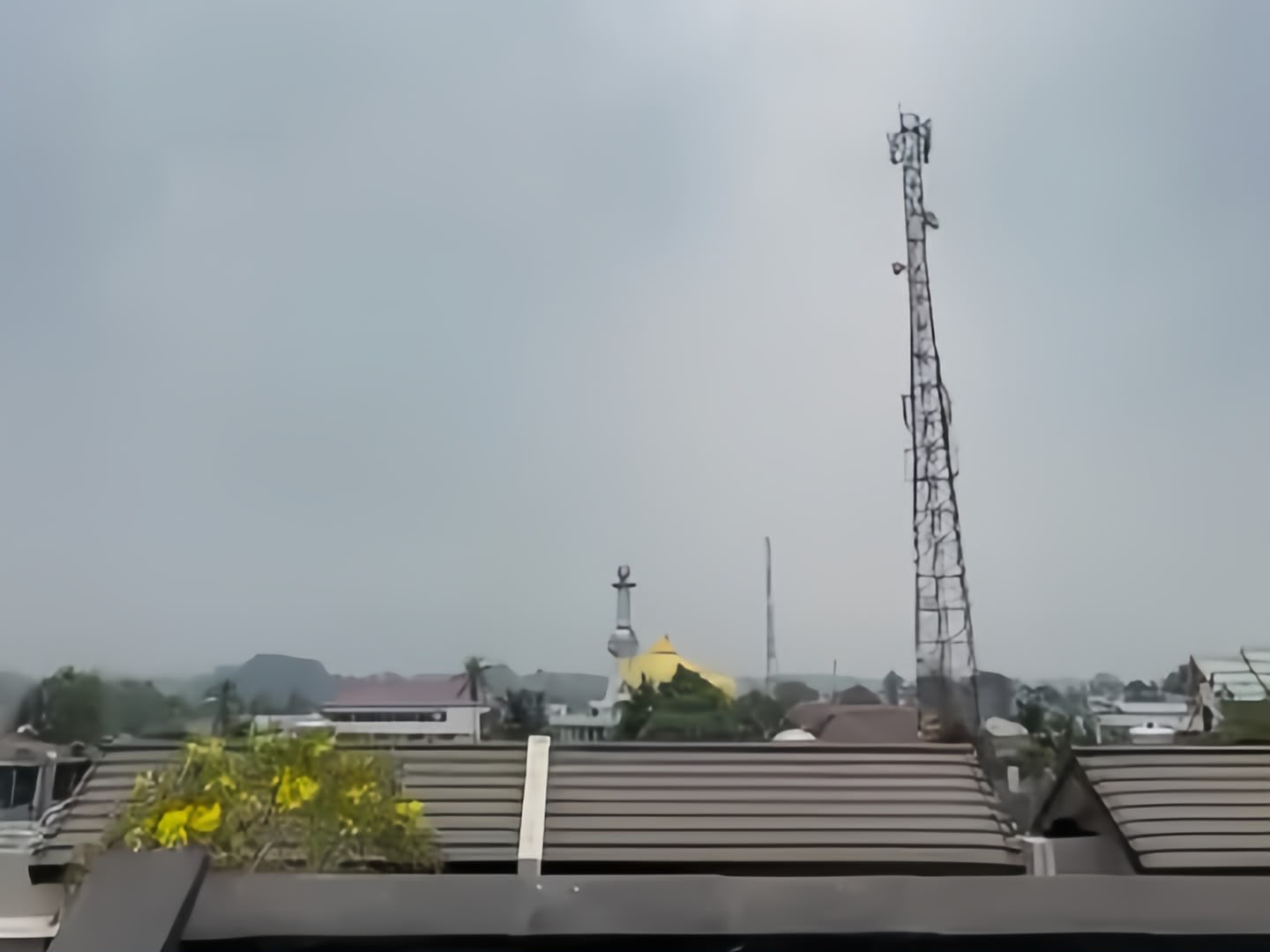 BMKG Ungkap asal Asap Tipis yang Selimuti Langit Kendari dan Sekitarnya BMKG Ungkap asal Asap Tipis yang Selimuti Langit Kendari dan Sekitarnya
