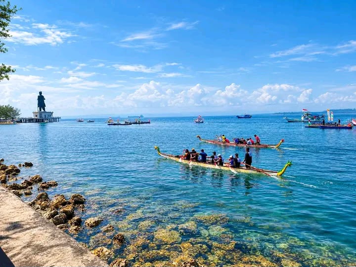 Kawasan Wisata Kotamara Baubau Dipadati Ribuan Warga, Saksikan Lomba Dayung dan Perahu Hias Kawasan Wisata Kotamara Baubau Dipadati Ribuan Warga, Saksikan Lomba Dayung dan Perahu Hias