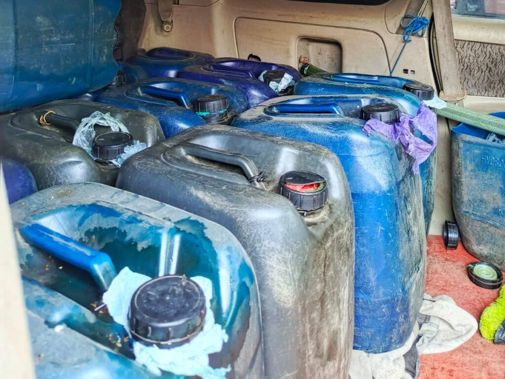 15 jeriken yang diduga hendak diisi BBM di SPBU Rabam saat diamankan anggota Satpol PP Kendari.