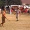 Pria Bawa Parang Masuk Lapangan Bola di Kabupaten Konawe, Penonton Panik