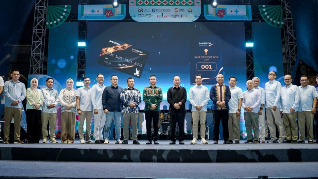 Foto bersama usai kegiatan Bulan Inklusi Keuangan (BIK) 2026 di Kota Kendari.
