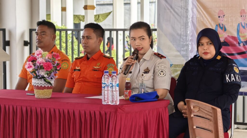 Kepala Lapas Perempuan Kelas III Kendari, Agustina memberikan sambutan pada kegiatan Simulasi Penanggulangan Bencana dan Evakuasi Darurat yang digelar di Lembaga Pemasyarakatan (Lapas) Perempuan Kelas III Kendari.
