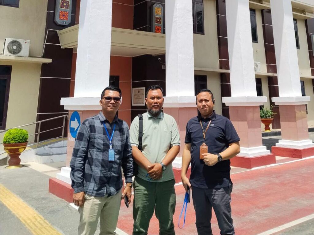 Pegawai BFI Finance Kendari saat mengikuti sidang putusan di Pengadilan Negeri (PN) Andoolo, Kabupaten Konawe Selatan (Konsel).