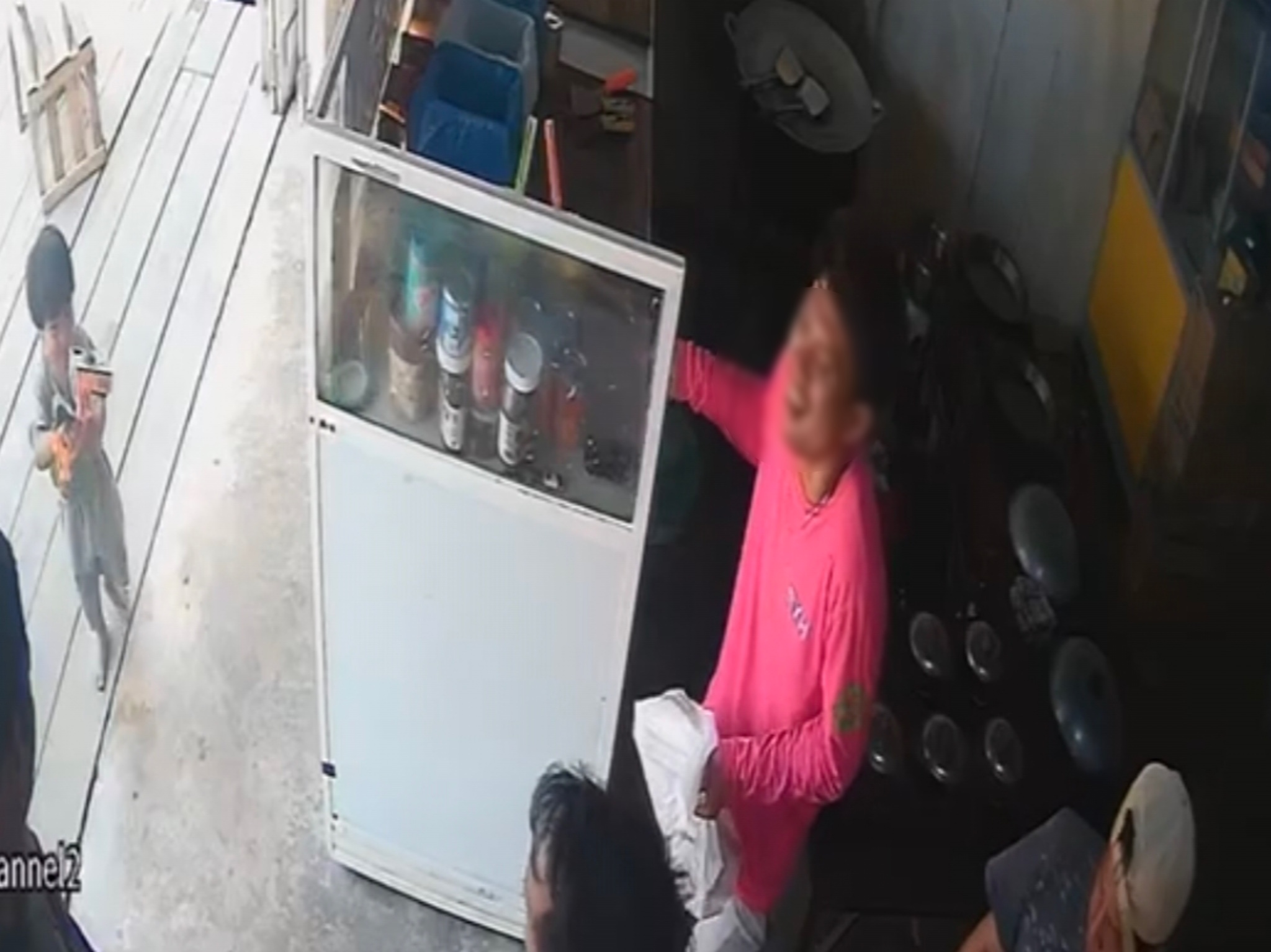 Videonya Viral, Pria di Kendari Kembalikan Handphone Milik Pedagang Martabak yang Dicuri Videonya Viral, Pria di Kendari Kembalikan Handphone Milik Pedagang Martabak yang Dicuri
